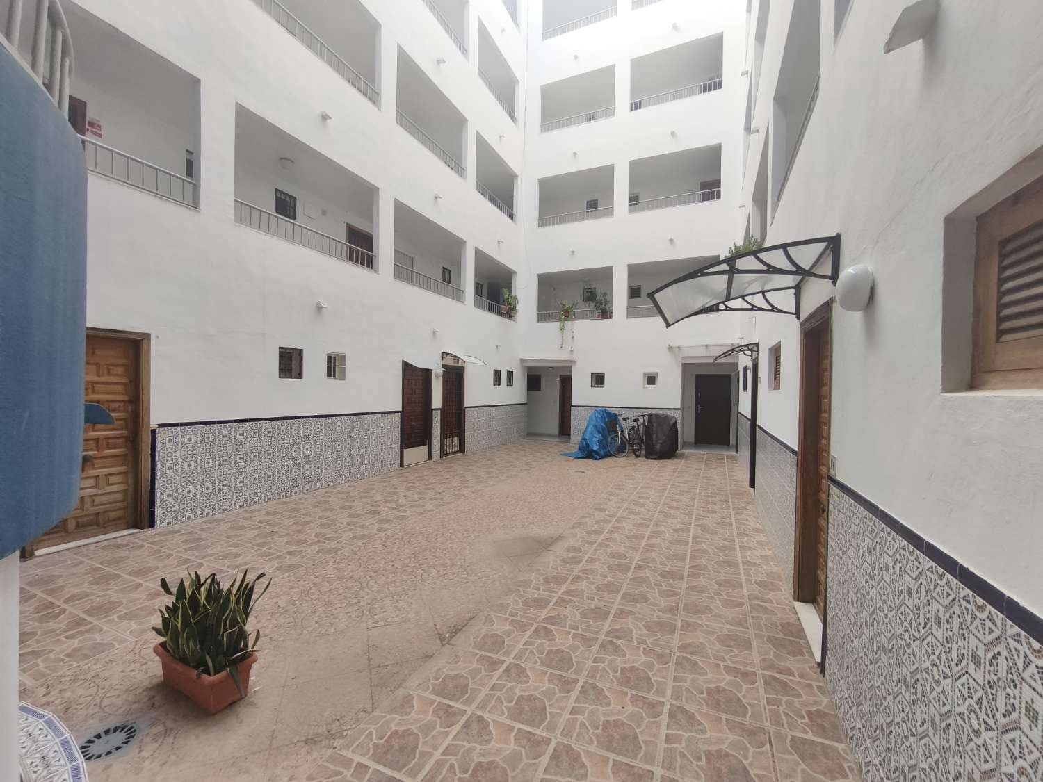 2 bedroom Beach Apartment for sale in Torrevieja with pool - € 199,000 (Ref: 9629674)