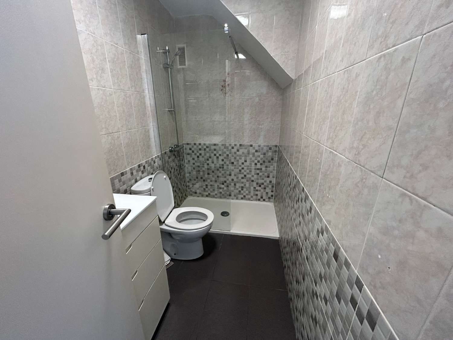 2 bedroom Beach Apartment for sale in Torrevieja with pool - € 199,000 (Ref: 9629674)