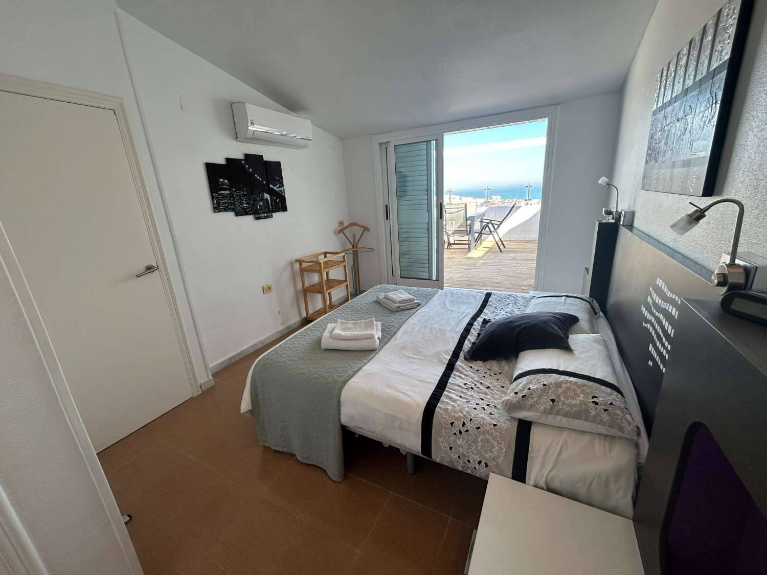 2 bedroom Beach Apartment for sale in Torrevieja with pool - € 199,000 (Ref: 9629674)