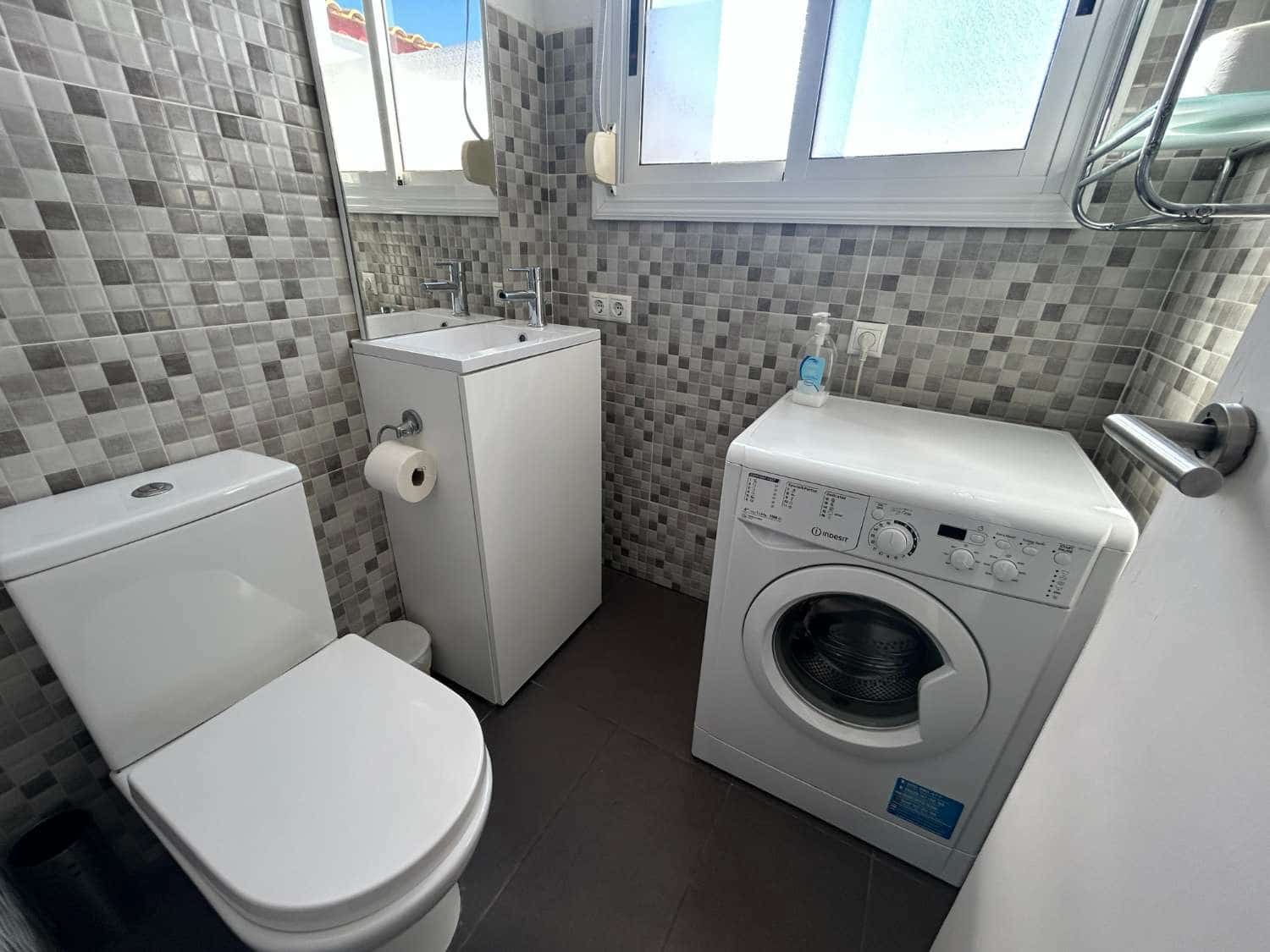 2 bedroom Beach Apartment for sale in Torrevieja with pool - € 199,000 (Ref: 9629674)