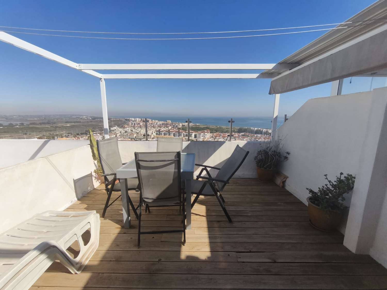 2 bedroom Beach Apartment for sale in Torrevieja with pool - € 199,000 (Ref: 9629674)