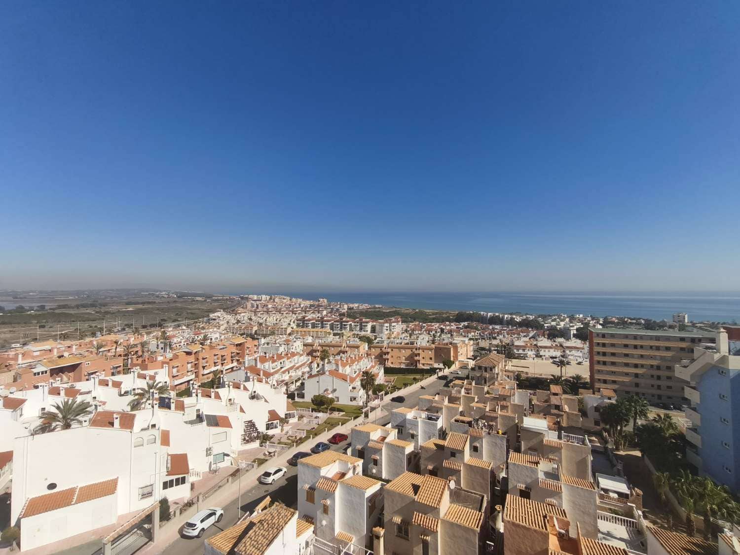 2 bedroom Beach Apartment for sale in Torrevieja with pool - € 199,000 (Ref: 9629674)