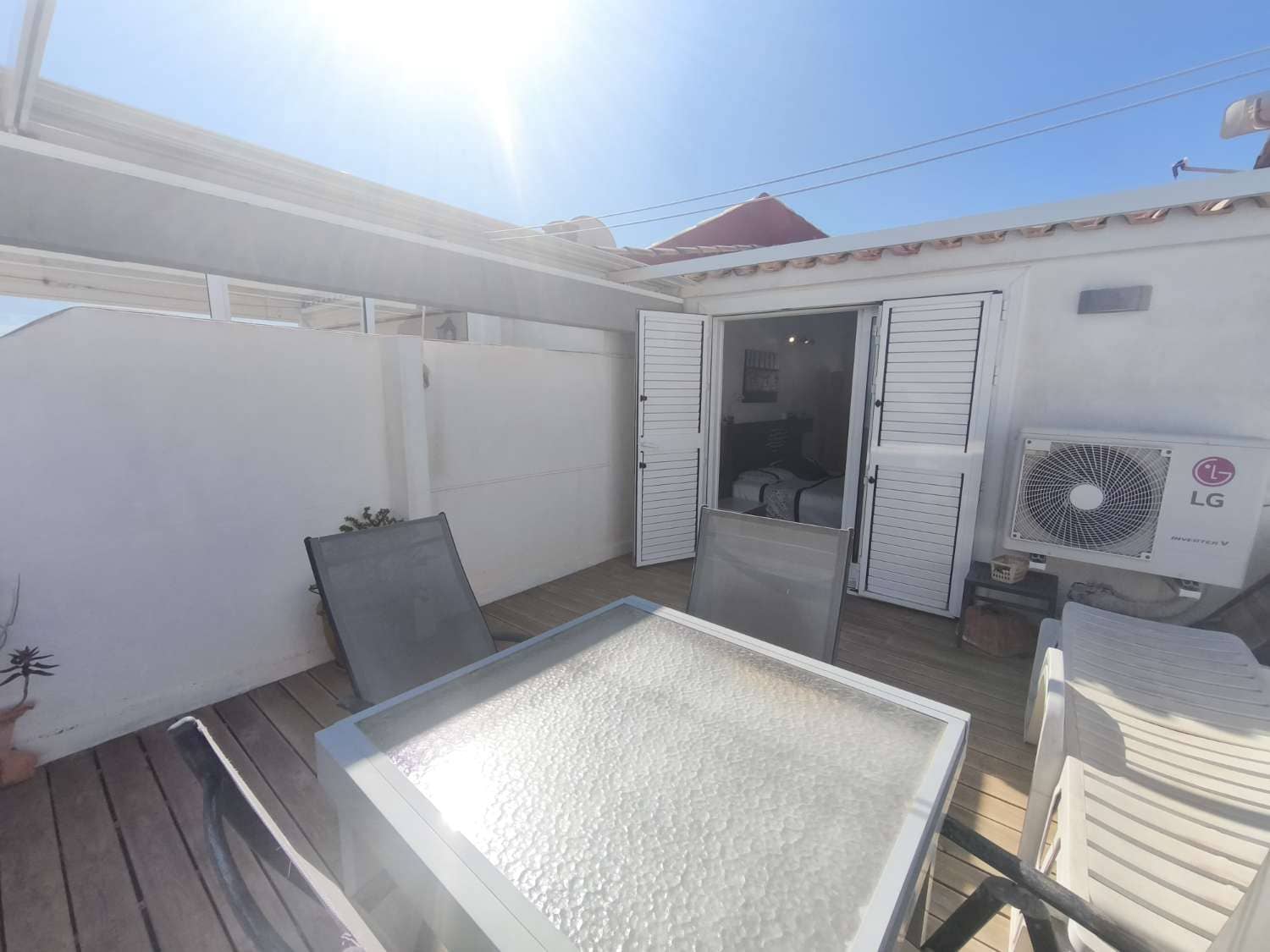 2 bedroom Beach Apartment for sale in Torrevieja with pool - € 199,000 (Ref: 9629674)