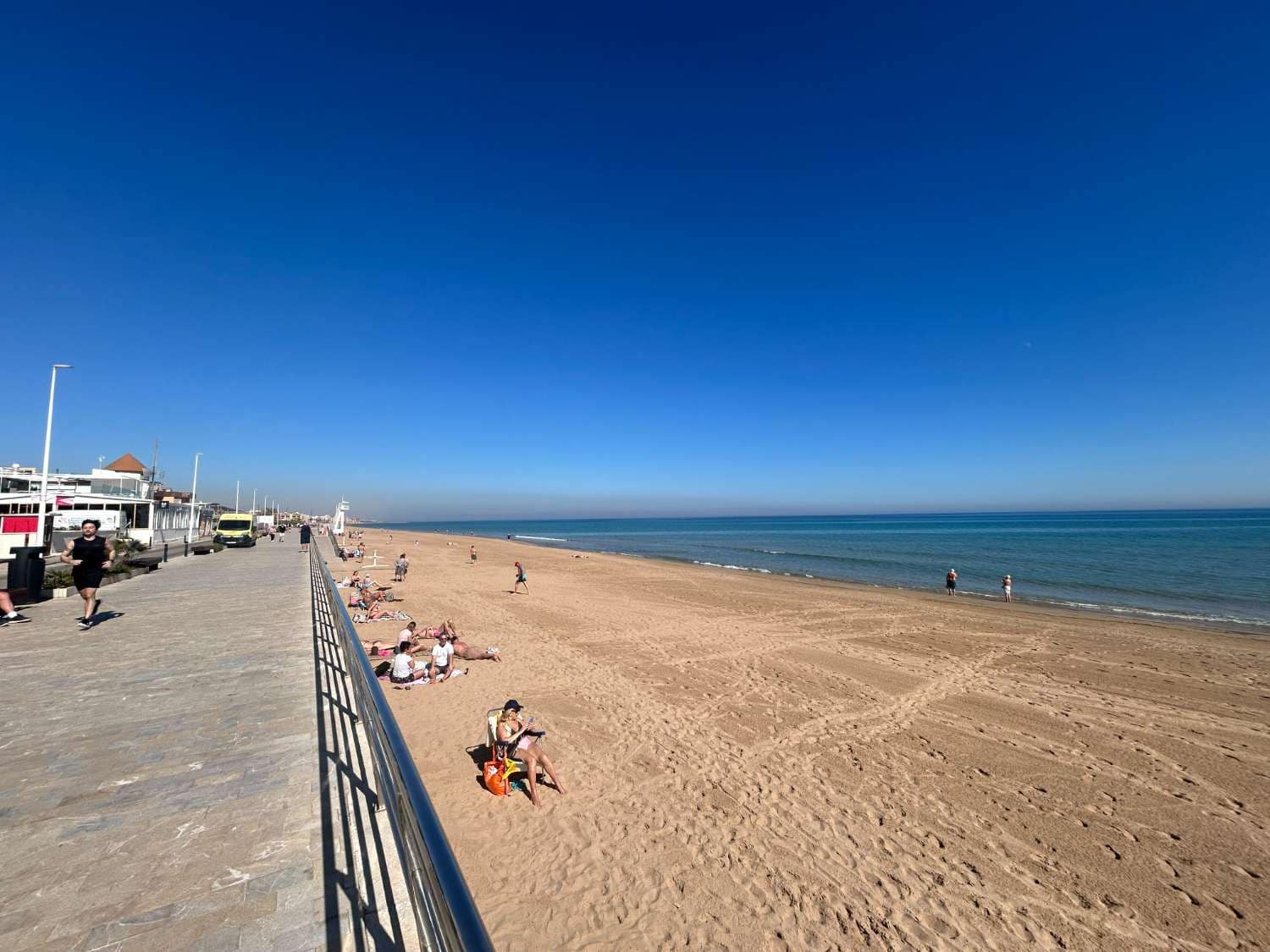 2 bedroom Beach Apartment for sale in Torrevieja with pool - € 199,000 (Ref: 9629674)