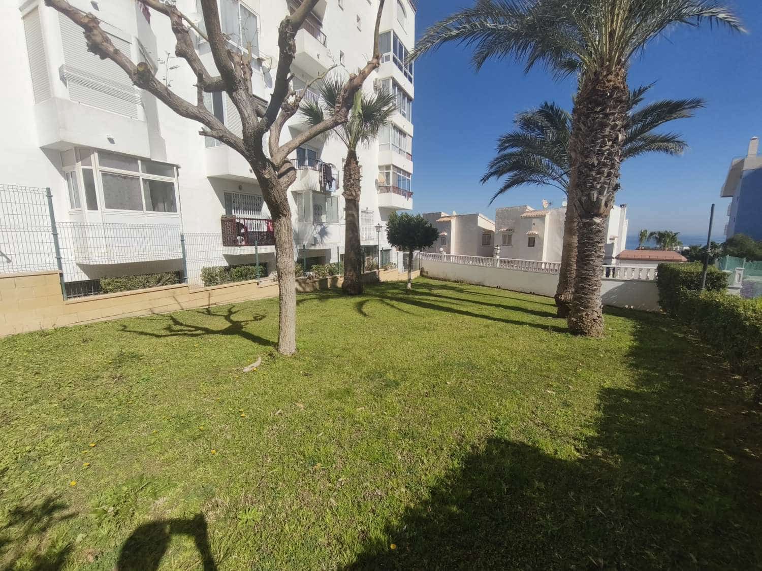 2 bedroom Beach Apartment for sale in Torrevieja with pool - € 199,000 (Ref: 9629674)