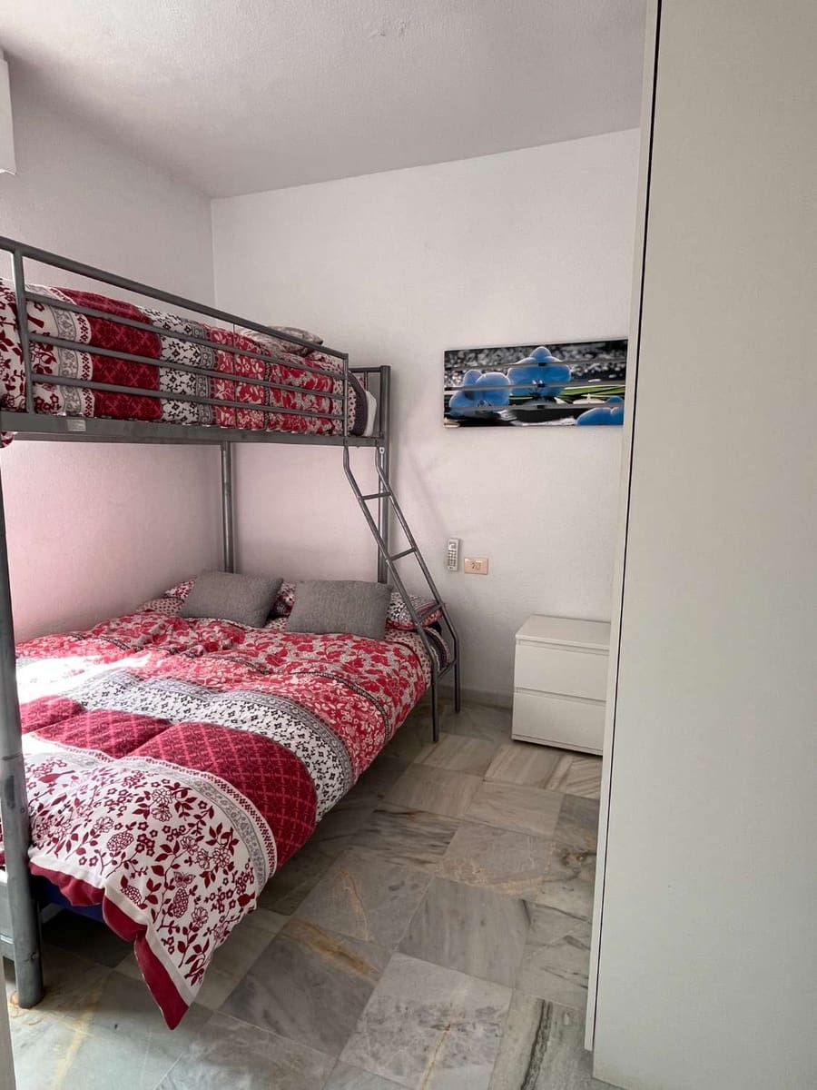 Apartamento Playa de 2 habitaciones en Torrevieja en venta con piscina - 190.000 € (Ref: 9629674)