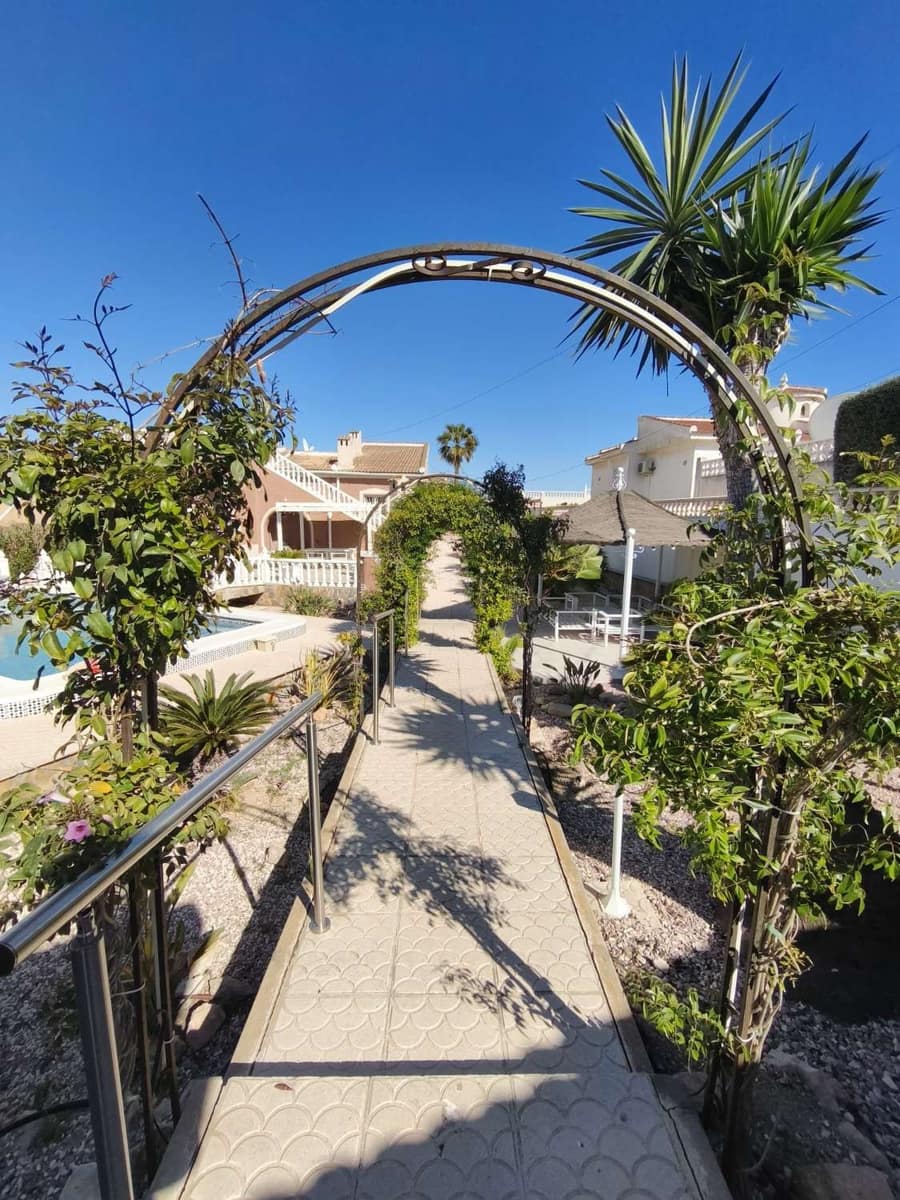 3 soveværelse Villa til salg i Ciudad Quesada med swimmingpool garage - € 425.000 (Ref: 9751635)