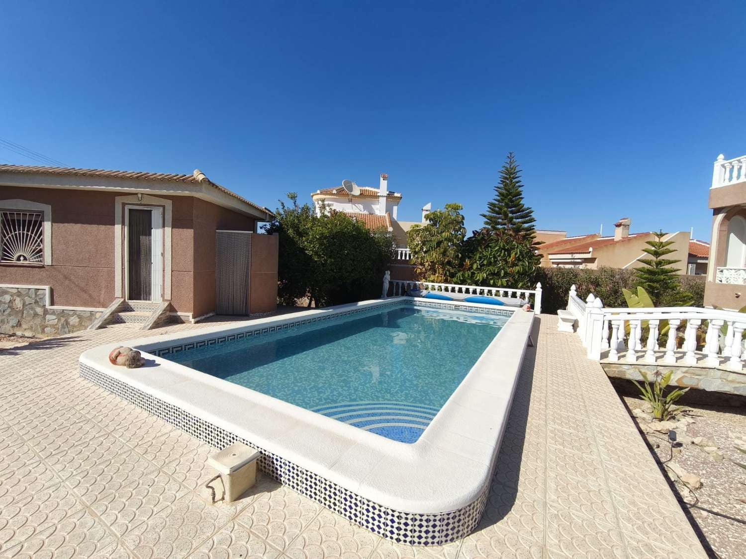 3 soveværelse Villa til salg i Ciudad Quesada med swimmingpool garage - € 425.000 (Ref: 9751635)