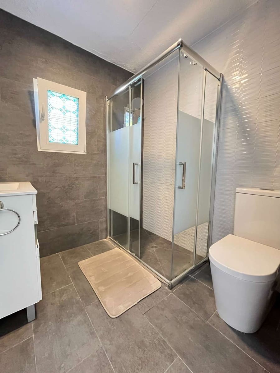 3 bedroom Villa for sale in Torrevieja with pool - € 585,000 (Ref: 9751636)