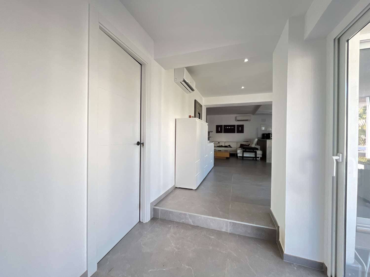 3 bedroom Villa for sale in Torrevieja with pool - € 585,000 (Ref: 9751636)