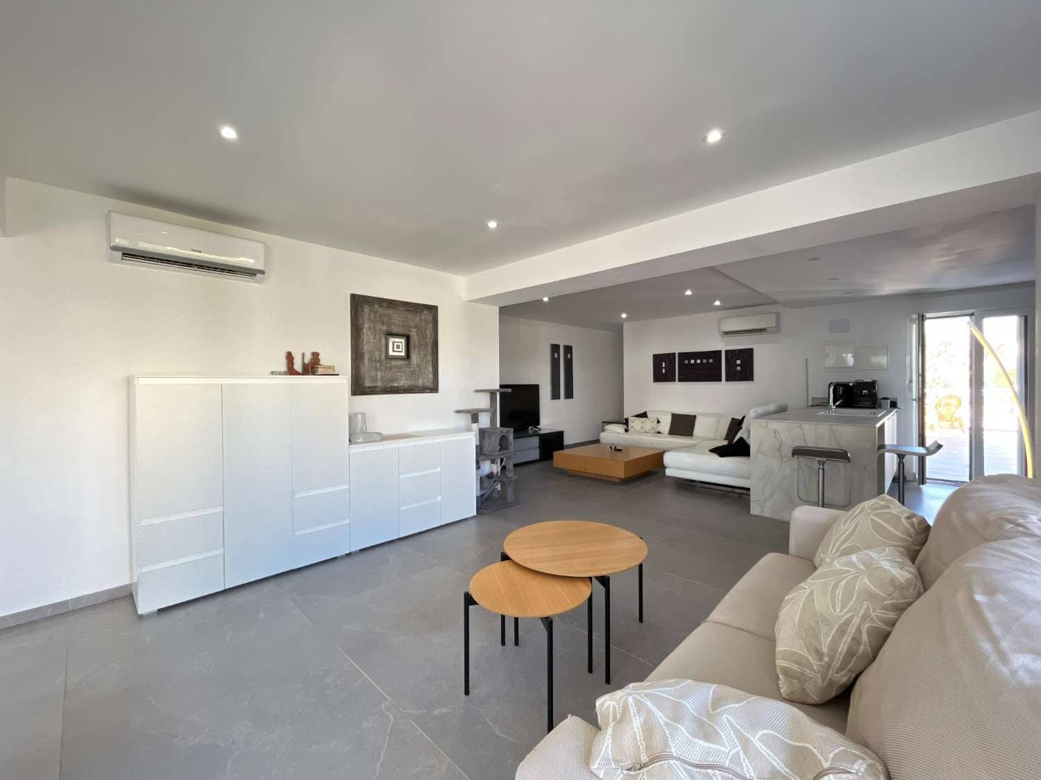 3 bedroom Villa for sale in Torrevieja with pool - € 585,000 (Ref: 9751636)