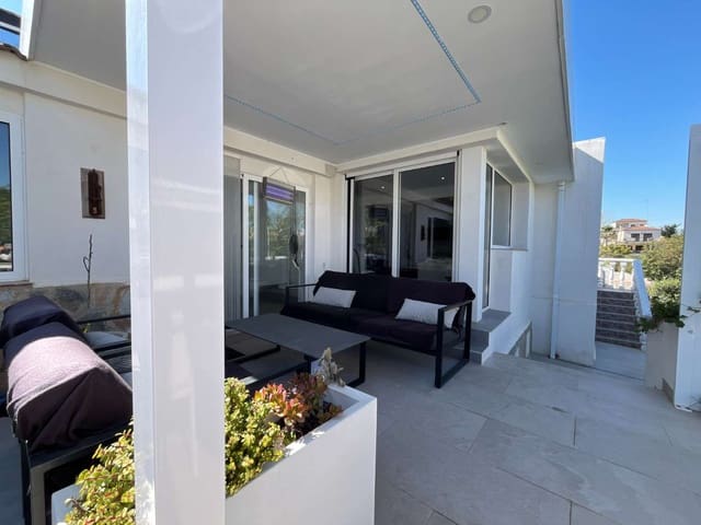3 camera da letto Villa in vendita in Torrevieja con piscina - 585.000 € (Rif: 9751636)