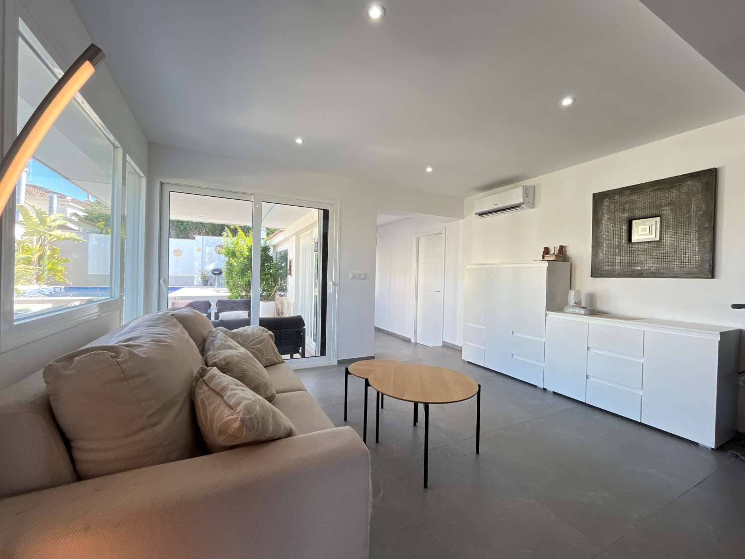 3 bedroom Villa for sale in Torrevieja with pool - € 585,000 (Ref: 9751636)