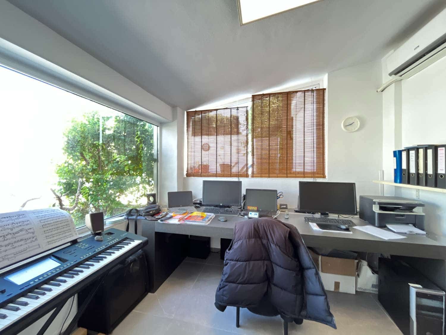 3 bedroom Villa for sale in Torrevieja with pool - € 585,000 (Ref: 9751636)