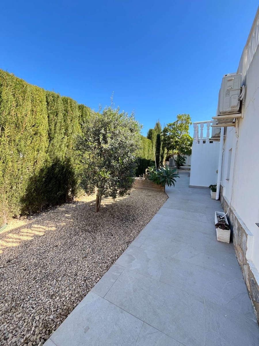 3 bedroom Villa for sale in Torrevieja with pool - € 585,000 (Ref: 9751636)