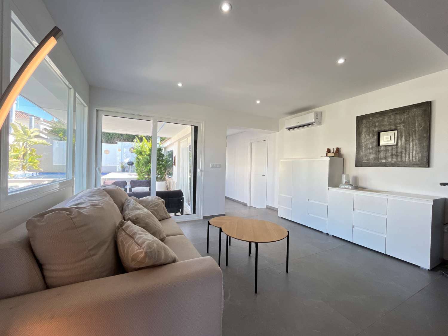 3 bedroom Villa for sale in Torrevieja with pool - € 585,000 (Ref: 9751636)