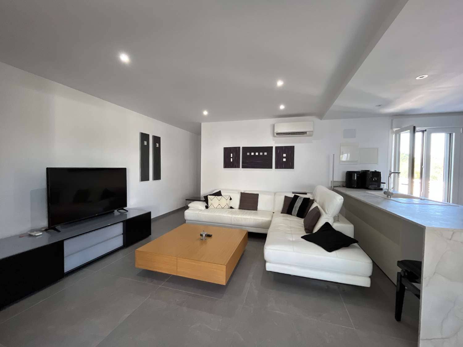 3 bedroom Villa for sale in Torrevieja with pool - € 585,000 (Ref: 9751636)