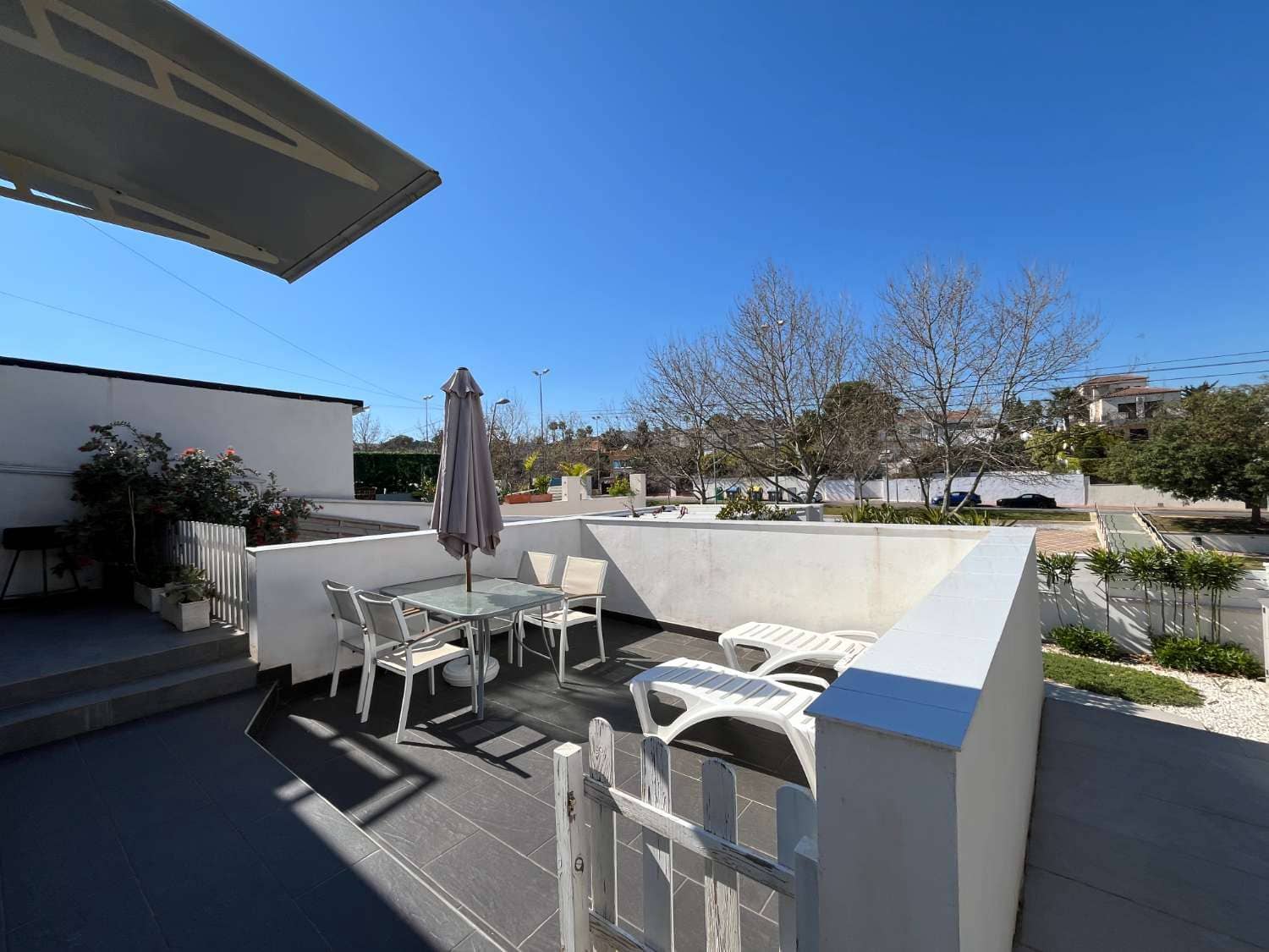 3 bedroom Villa for sale in Torrevieja with pool - € 585,000 (Ref: 9751636)