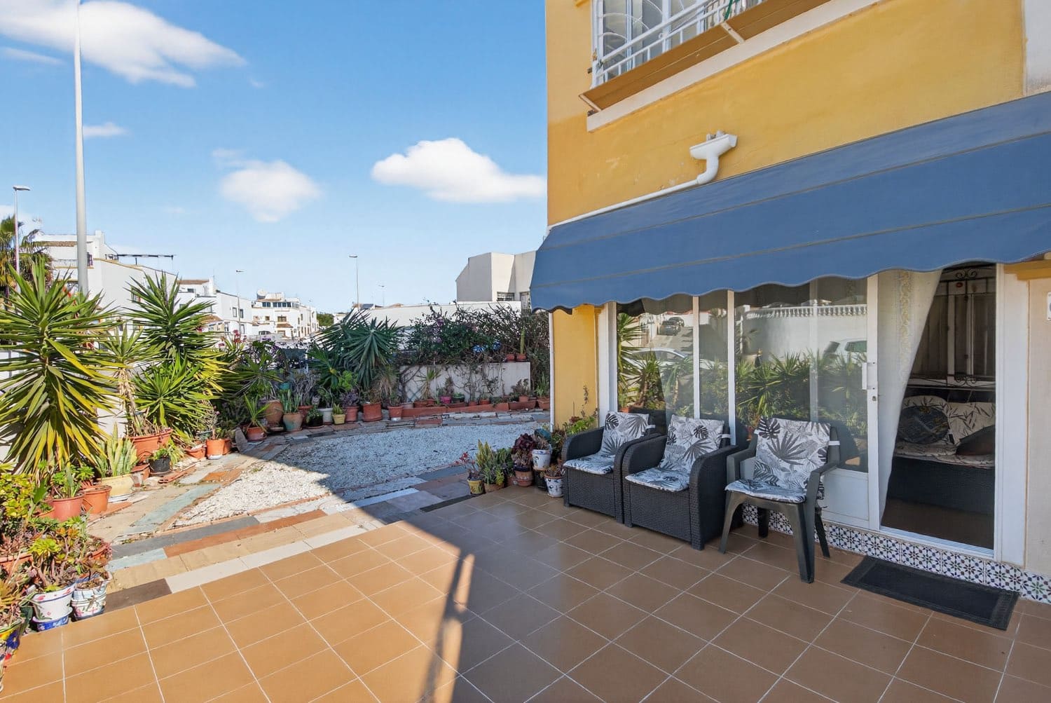 2 bedroom Beach Apartment for sale in Orihuela with pool - € 159,000 (Ref: 9751637)