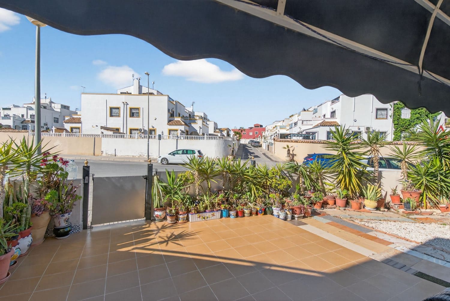 2 bedroom Beach Apartment for sale in Orihuela with pool - € 159,000 (Ref: 9751637)