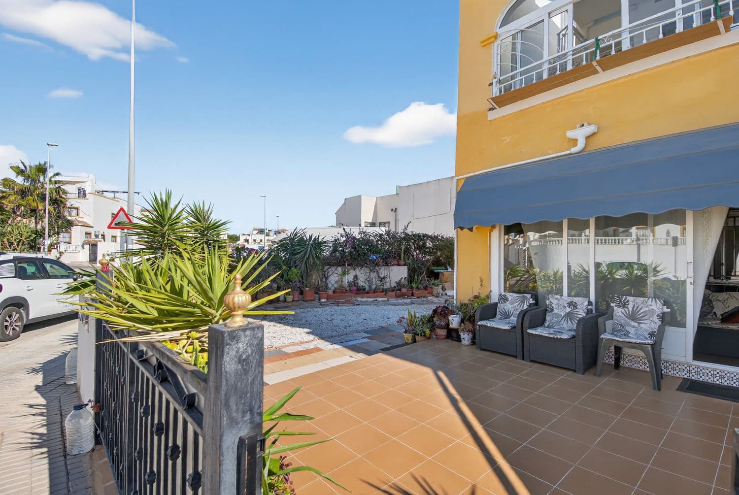 2 bedroom Beach Apartment for sale in Orihuela with pool - € 159,000 (Ref: 9751637)