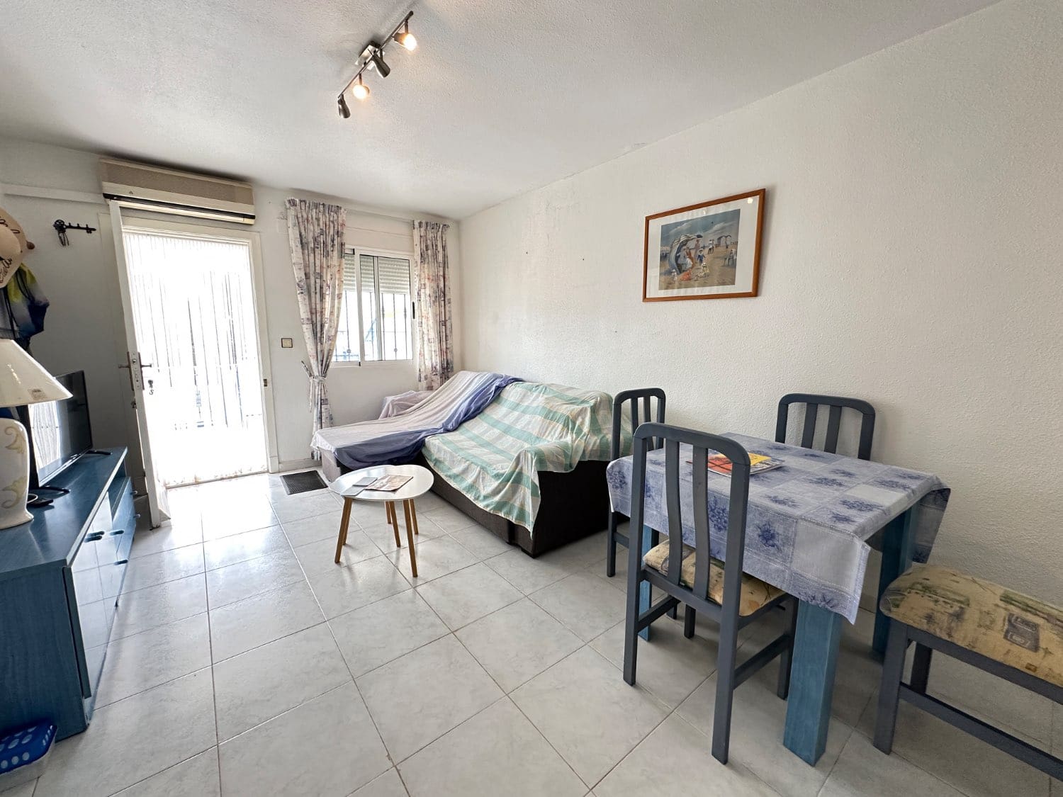 2 bedroom Beach Apartment for sale in Orihuela with pool - € 169,000 (Ref: 9751638)