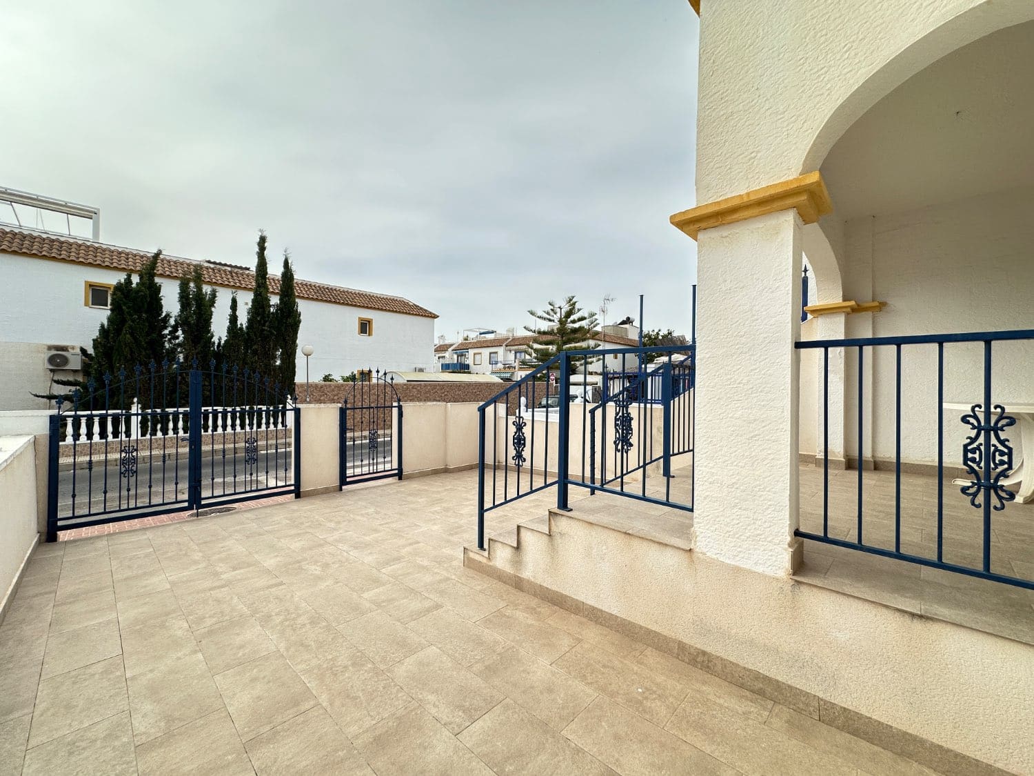 2 bedroom Beach Apartment for sale in Orihuela with pool - € 169,000 (Ref: 9751638)