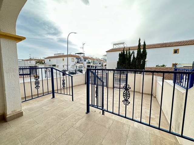 2 soveværelse Strandlejlighed til salg i Orihuela med swimmingpool - € 169.000 (Ref: 9751638)