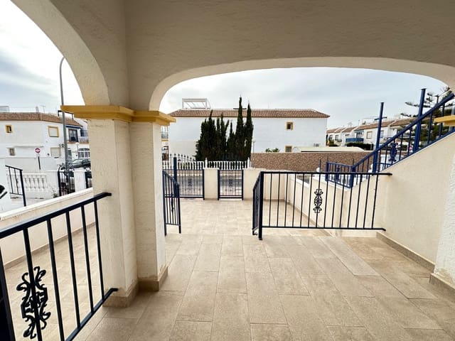 2 soveværelse Strandlejlighed til salg i Orihuela med swimmingpool - € 169.000 (Ref: 9751638)
