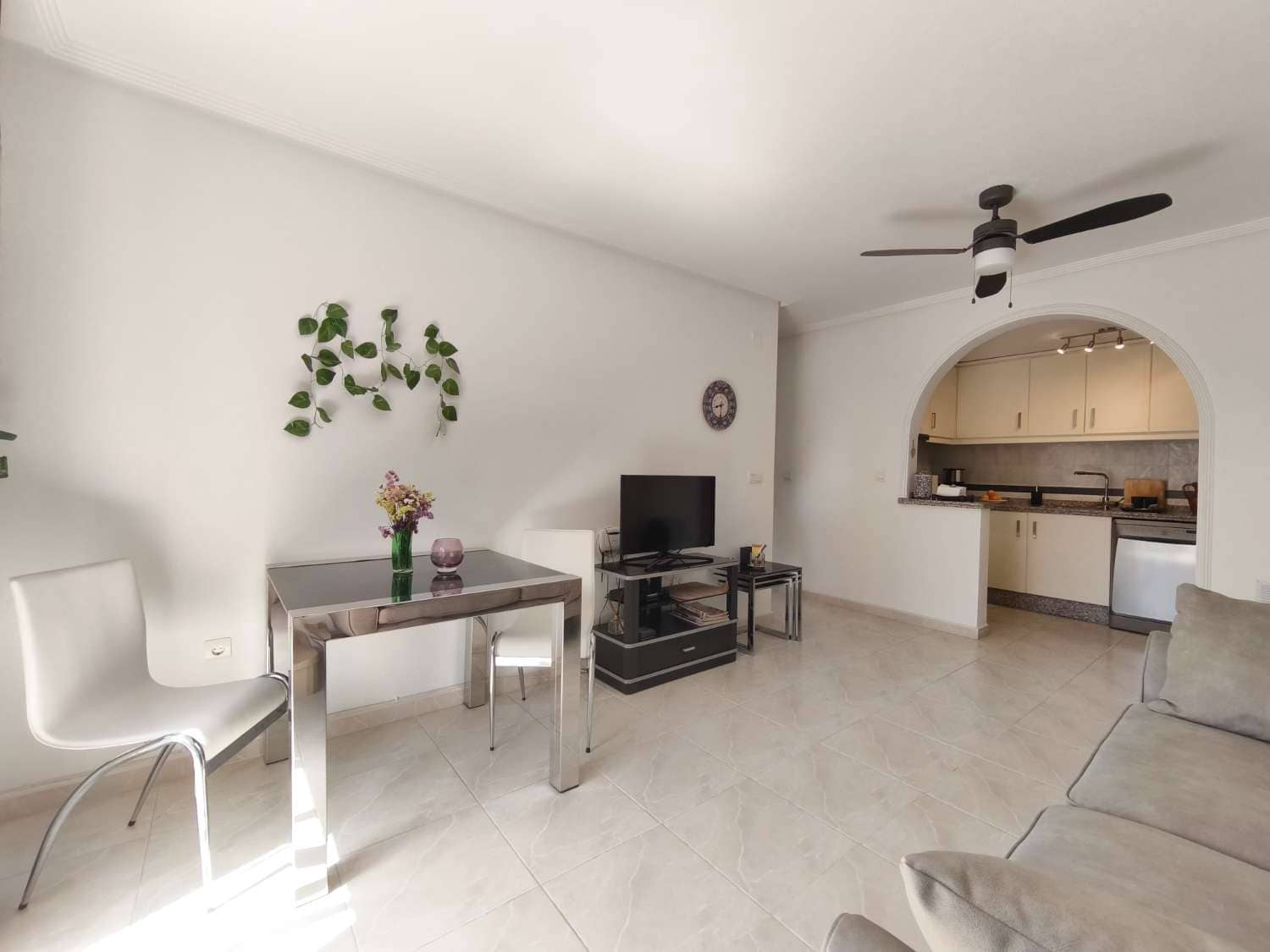 3 sypialnia Apartament przy plaży na sprzedaż w Orihuela z basenem - 199 000 € (Ref: 9755357)