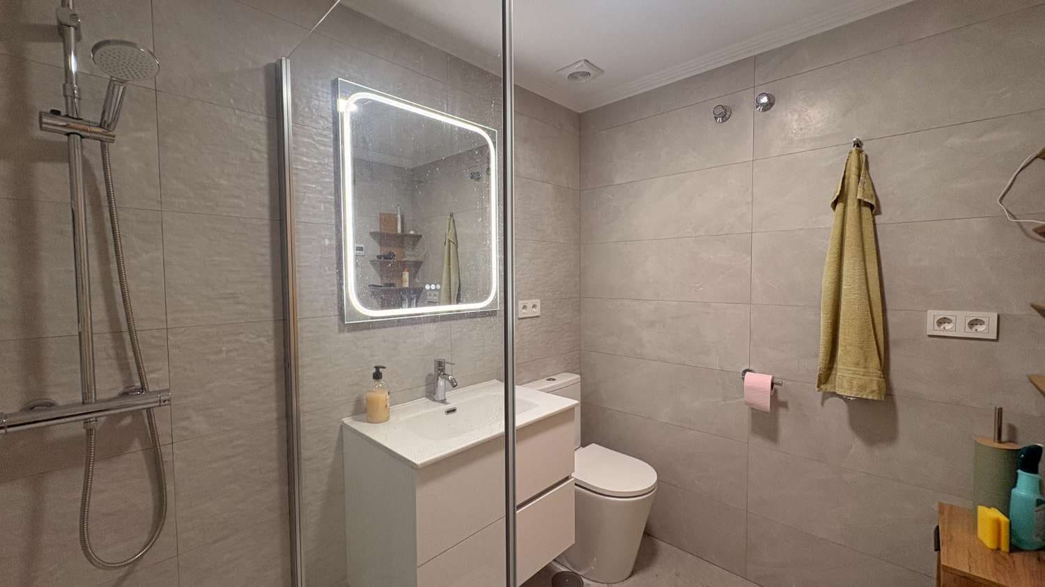 2 bedroom Beach Apartment for sale in Orihuela with pool - € 178,000 (Ref: 9758551)