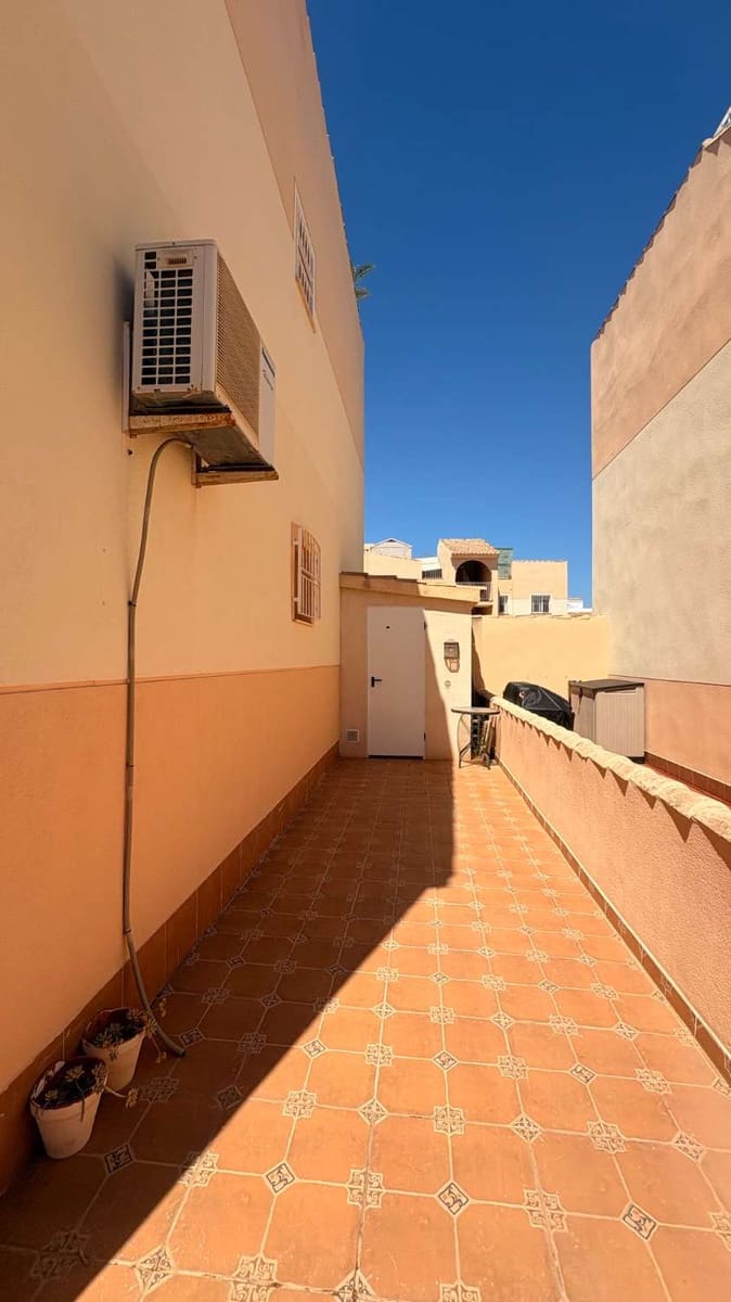 2 bedroom Beach Apartment for sale in Orihuela with pool - € 154,000 (Ref: 9777687)