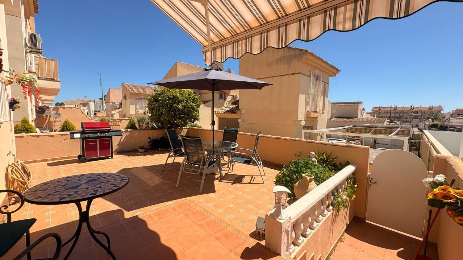 2 bedroom Beach Apartment for sale in Orihuela with pool - € 154,000 (Ref: 9777687)