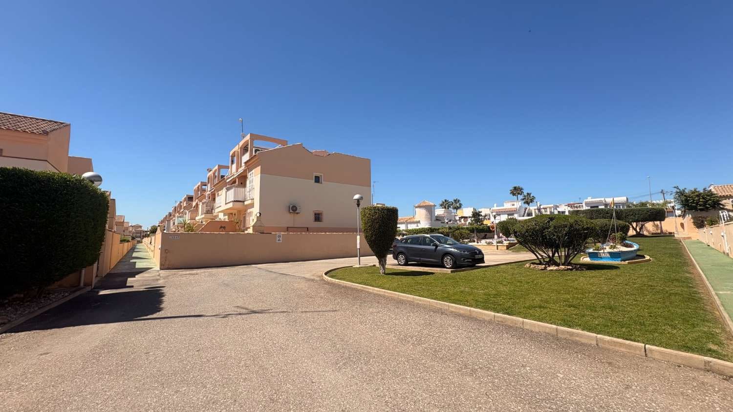 2 bedroom Beach Apartment for sale in Orihuela with pool - € 154,000 (Ref: 9777687)