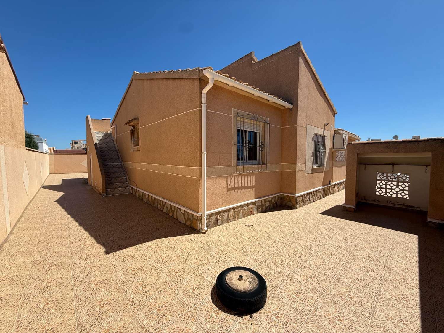 2 bedroom Villa for sale in Orihuela with pool garage - € 349,999 (Ref: 9785042)