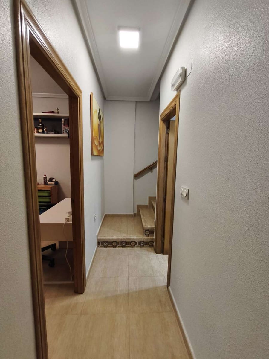 4 soveværelse Lejlighed til salg i Torrevieja med swimmingpool - € 310.000 (Ref: 9804121)