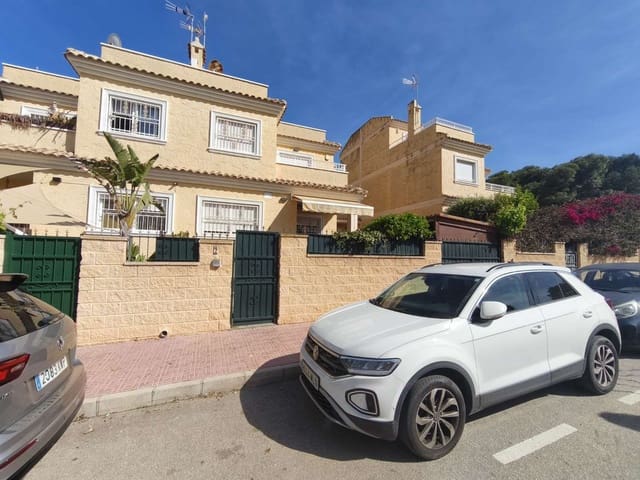 Piso de 4 habitaciones en Torrevieja en venta con piscina - 310.000 € (Ref: 9804121)