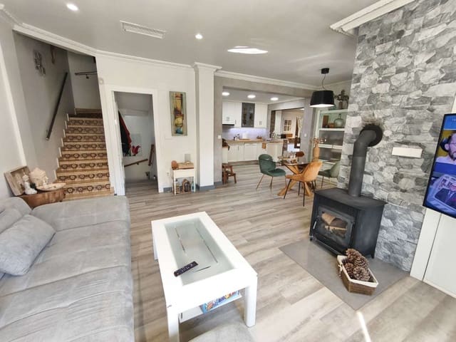 Piso de 4 habitaciones en Torrevieja en venta con piscina - 310.000 € (Ref: 9804121)