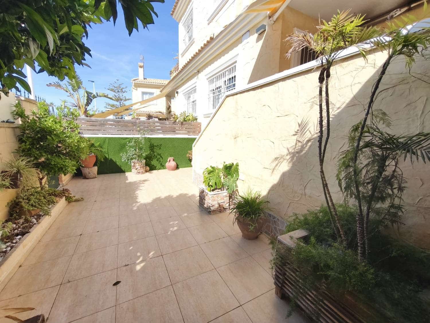 4 soveværelse Lejlighed til salg i Torrevieja med swimmingpool - € 310.000 (Ref: 9804121)