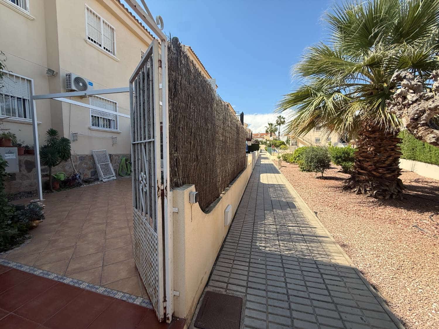 3 bedroom Apartment for sale in Orihuela with pool - € 199,999 (Ref: 9817025)