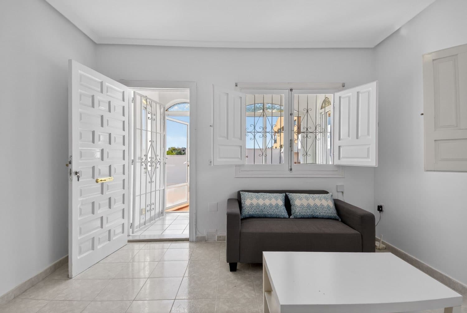 Piso de 3 habitaciones en Orihuela en venta con piscina - 196.000 € (Ref: 9822041)