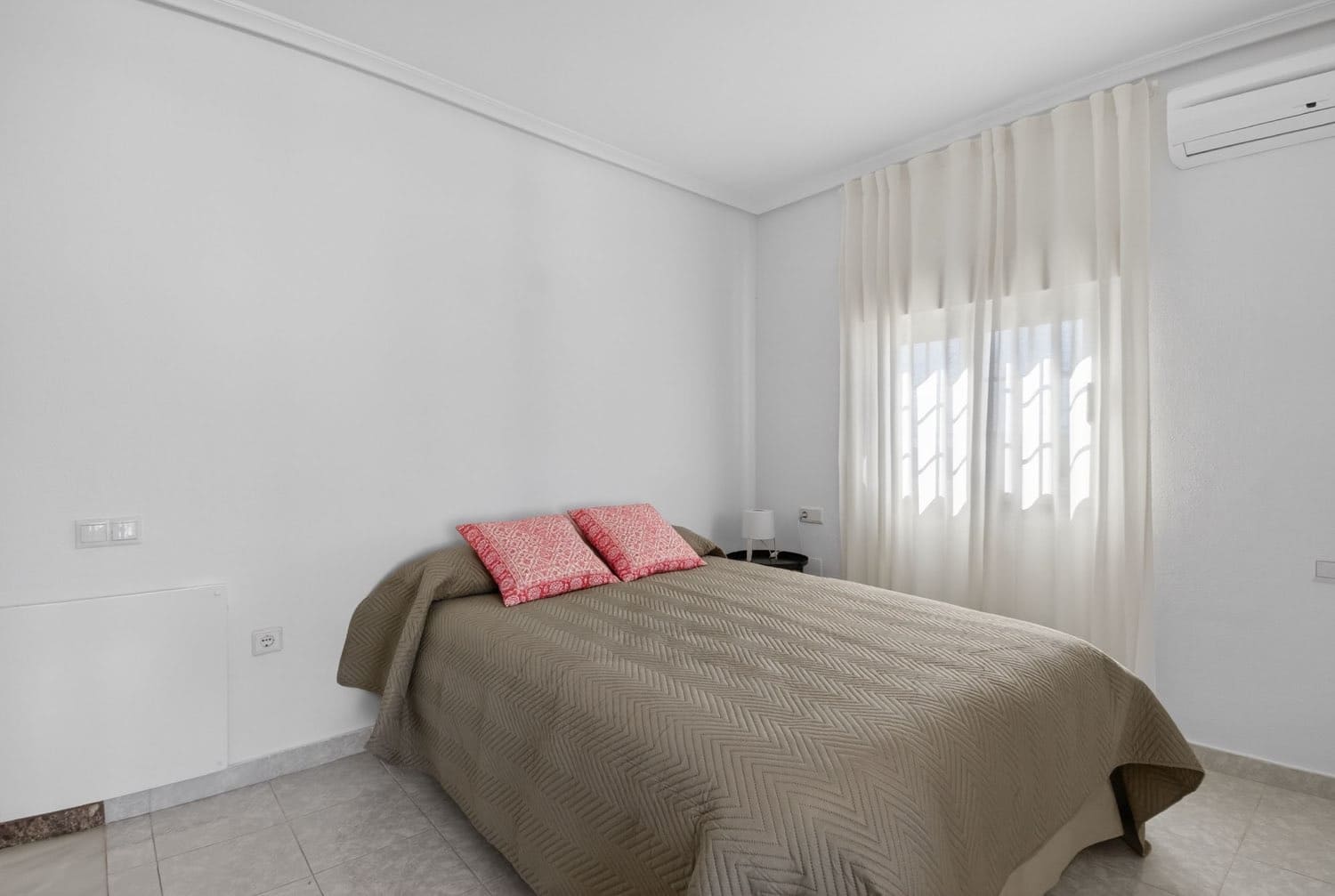 Piso de 3 habitaciones en Orihuela en venta con piscina - 196.000 € (Ref: 9822041)