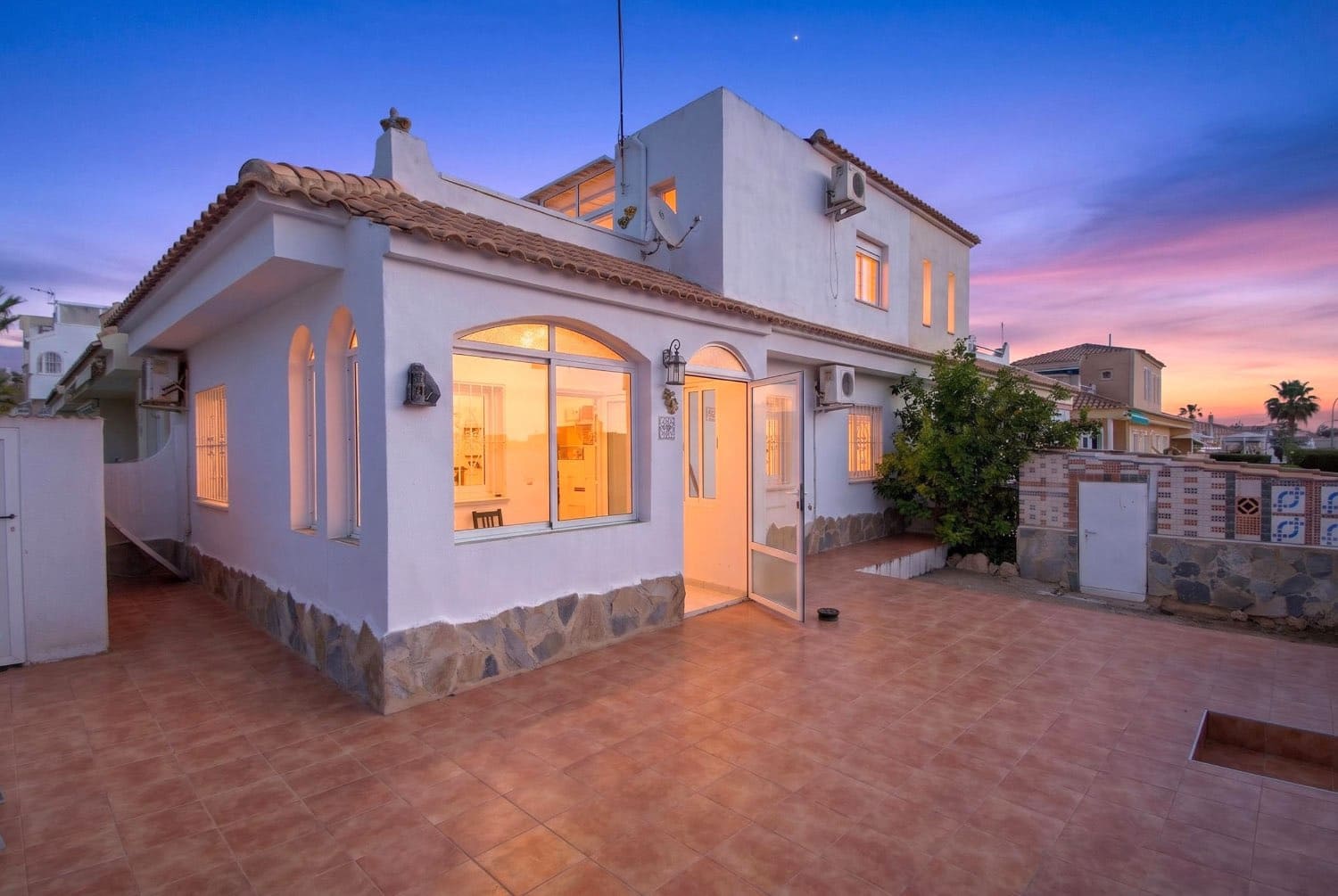 Piso de 3 habitaciones en Orihuela en venta con piscina - 196.000 € (Ref: 9822041)