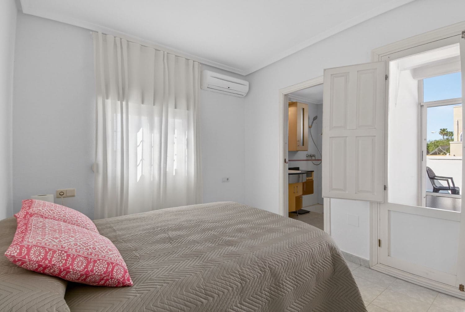 Piso de 3 habitaciones en Orihuela en venta con piscina - 196.000 € (Ref: 9822041)