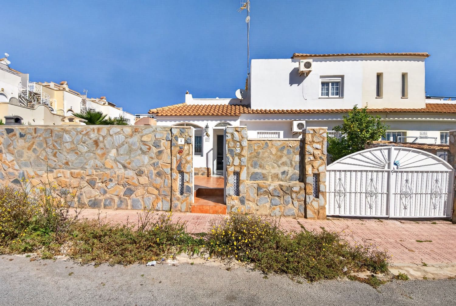 Piso de 3 habitaciones en Orihuela en venta con piscina - 196.000 € (Ref: 9822041)