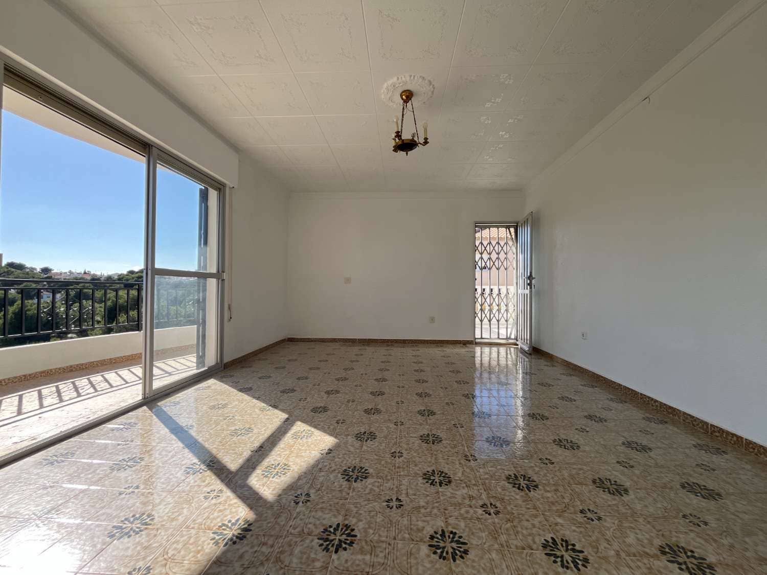6 slaapkamer Villa te koop in Pilar de la Horadada met zwembad garage - € 489.000 (Ref: 9830743)