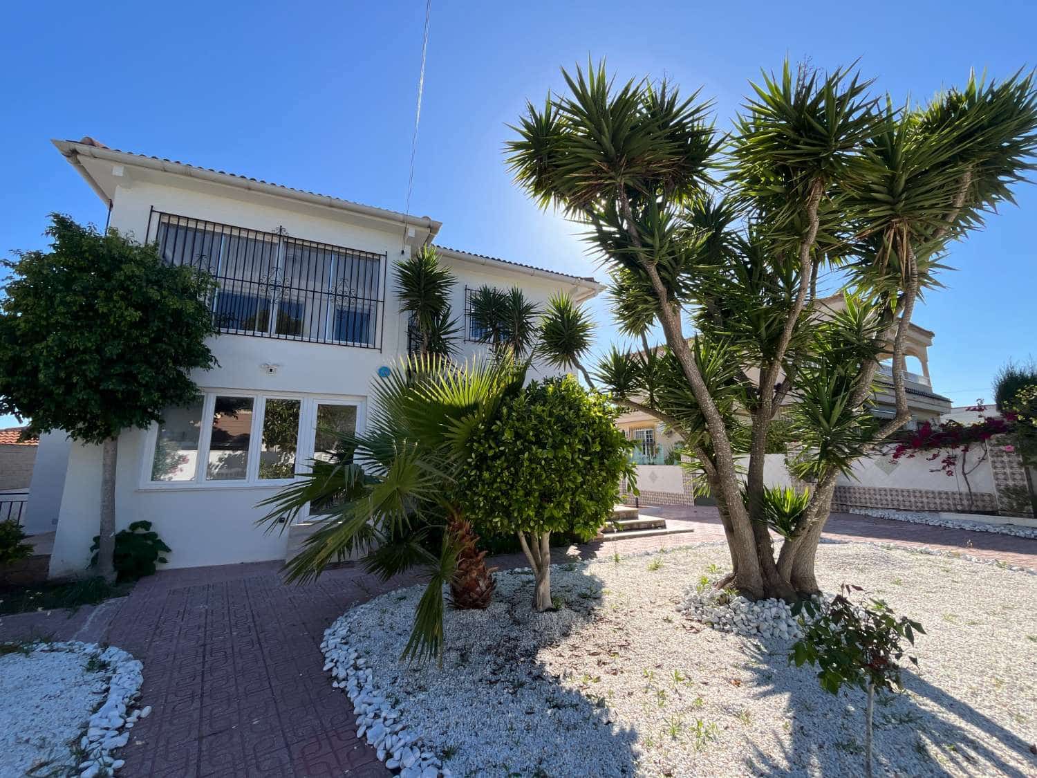6 slaapkamer Villa te koop in Pilar de la Horadada met zwembad garage - € 489.000 (Ref: 9830743)