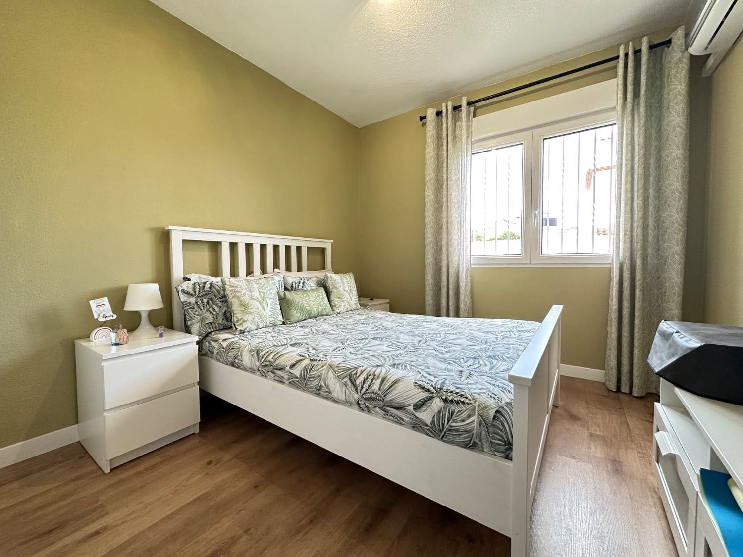 Chalet de 3 habitaciones en San Miguel de Salinas en venta con piscina - 390.000 € (Ref: 9842156)