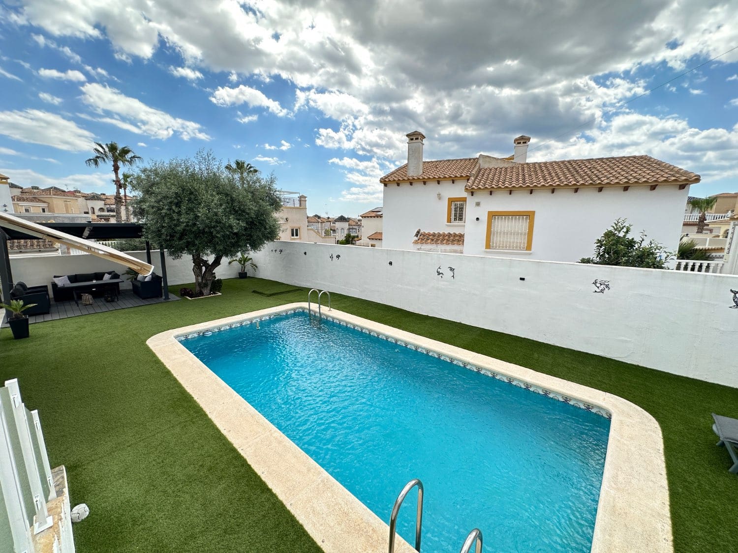 Chalet de 3 habitaciones en San Miguel de Salinas en venta con piscina - 390.000 € (Ref: 9842156)