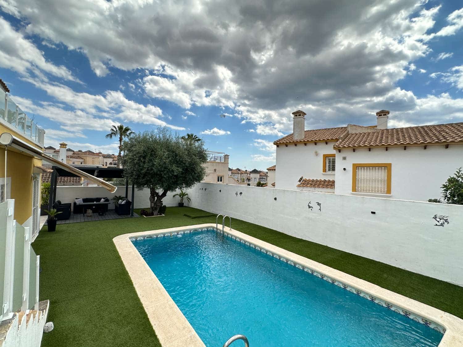 Chalet de 3 habitaciones en San Miguel de Salinas en venta con piscina - 390.000 € (Ref: 9842156)